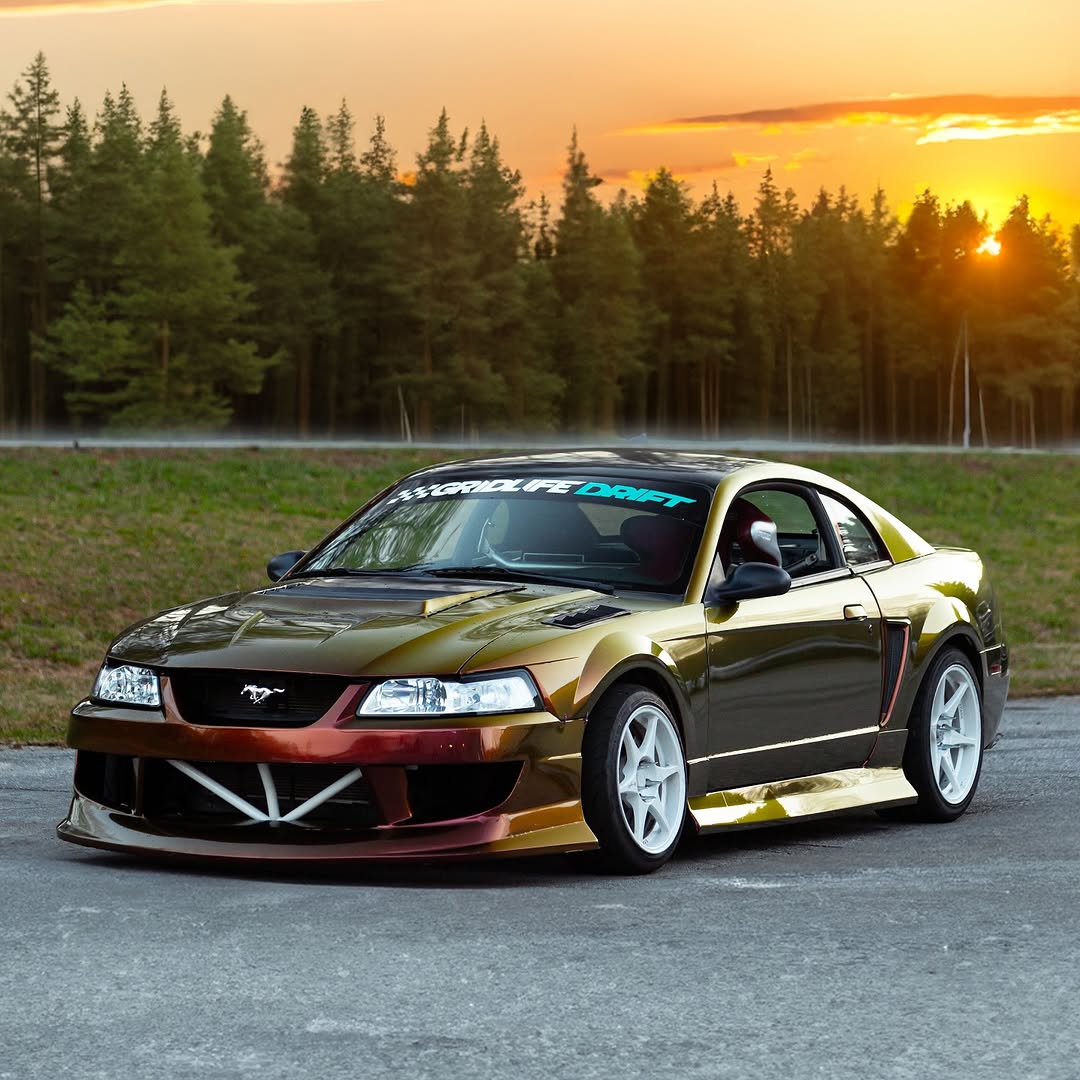 Gloss Chameleon Gold Red Car Vinyl Wrap| Glossy Sunrise Morning Glow Car Wrap product image 2 - Veloro color shift