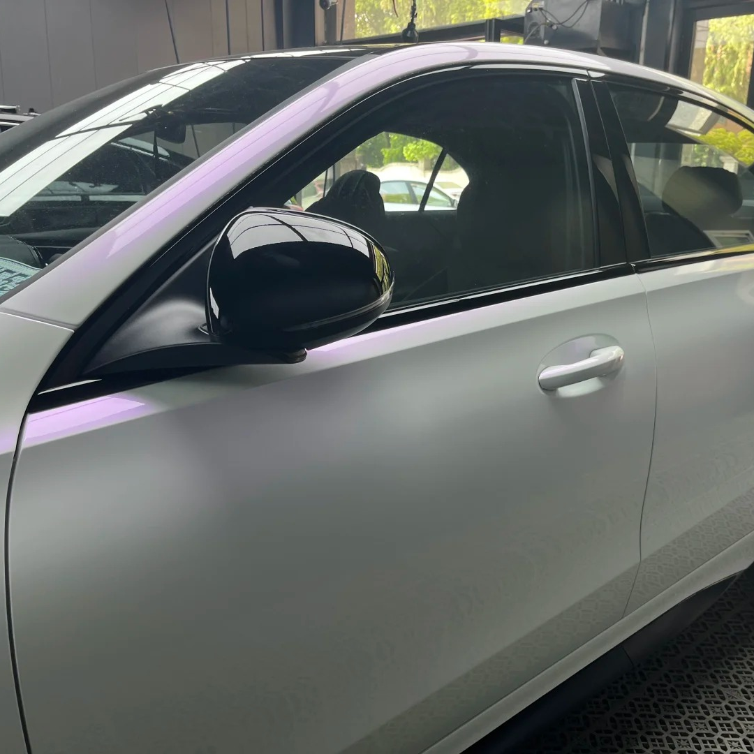 Gloss Chameleon Purple White Car Vinyl Wrap PET product image 6 - Veloro color shift vinyl wrap