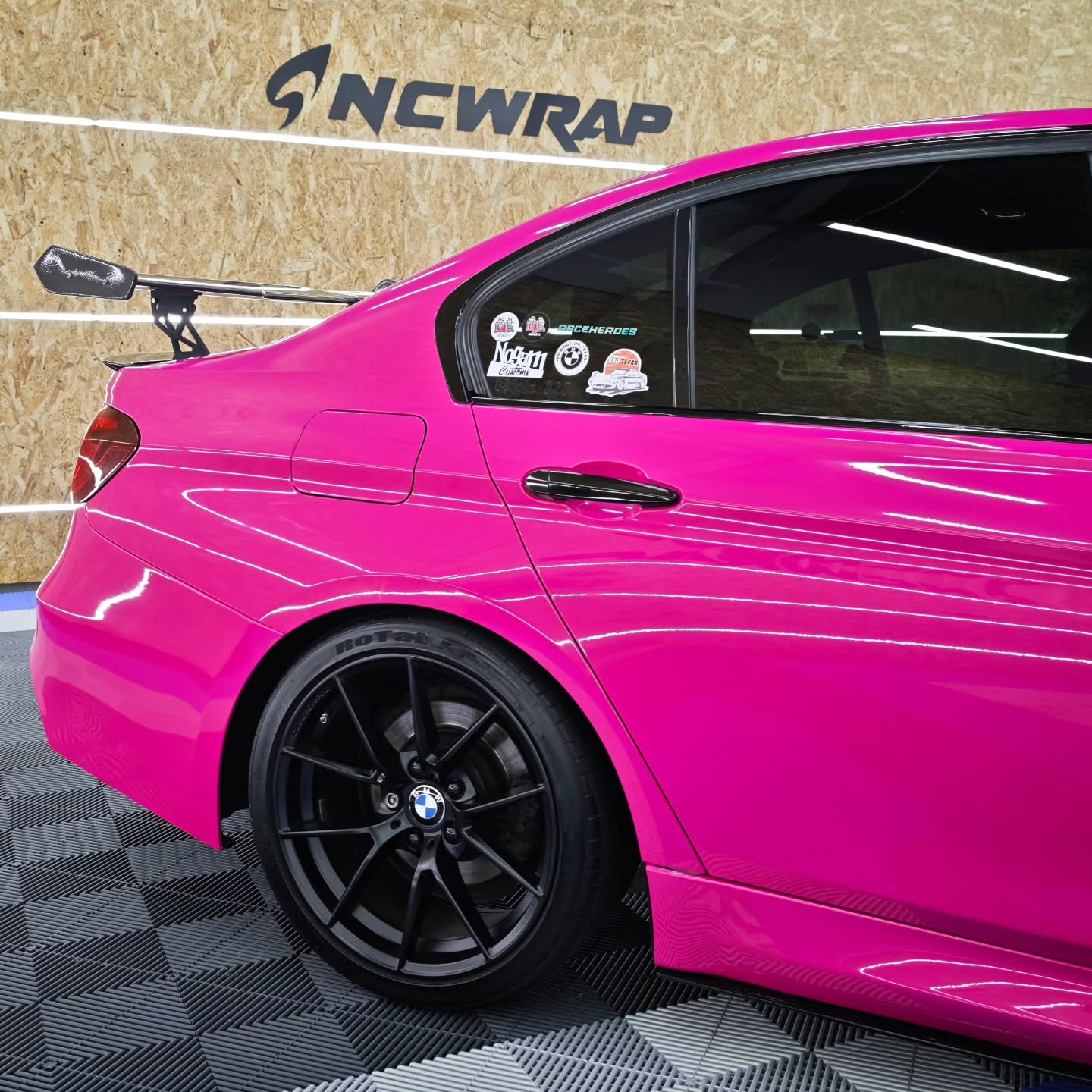 Gloss Crystal Rose Red Car Vinyl Wrap PET product image 7 - Veloro gloss vinyl wrap