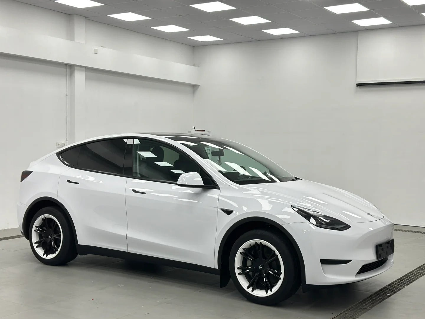 Gloss Crystal White Car Vinyl Wrap PET product image 7 - Veloro gloss vinyl wrap