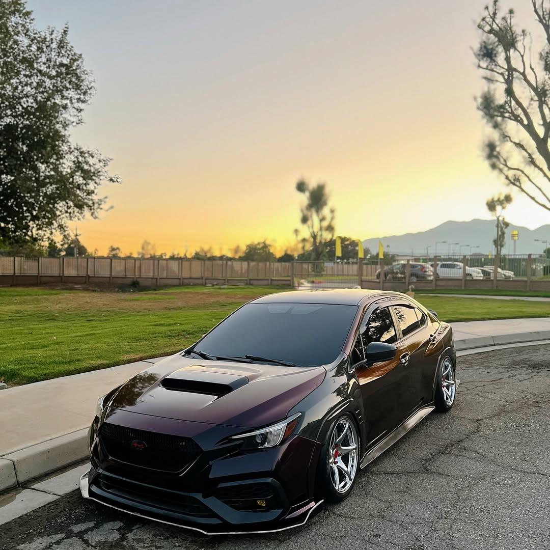 Gloss Diamond Chameleon Black Red Vinyl Wrap product image 6 - Veloro color shift vinyl wrap