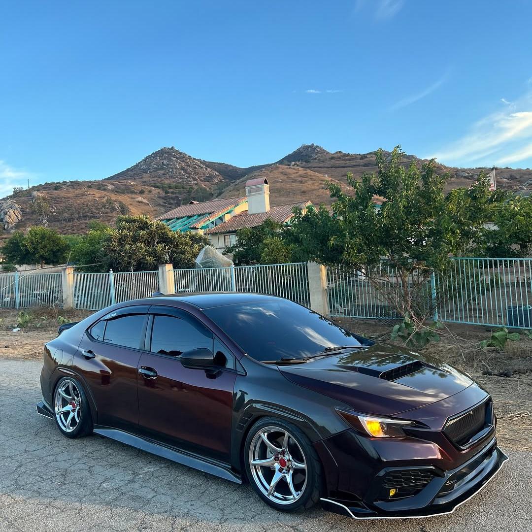 Gloss Diamond Chameleon Black Red Vinyl Wrap product image 7 - Veloro color shift vinyl wrap