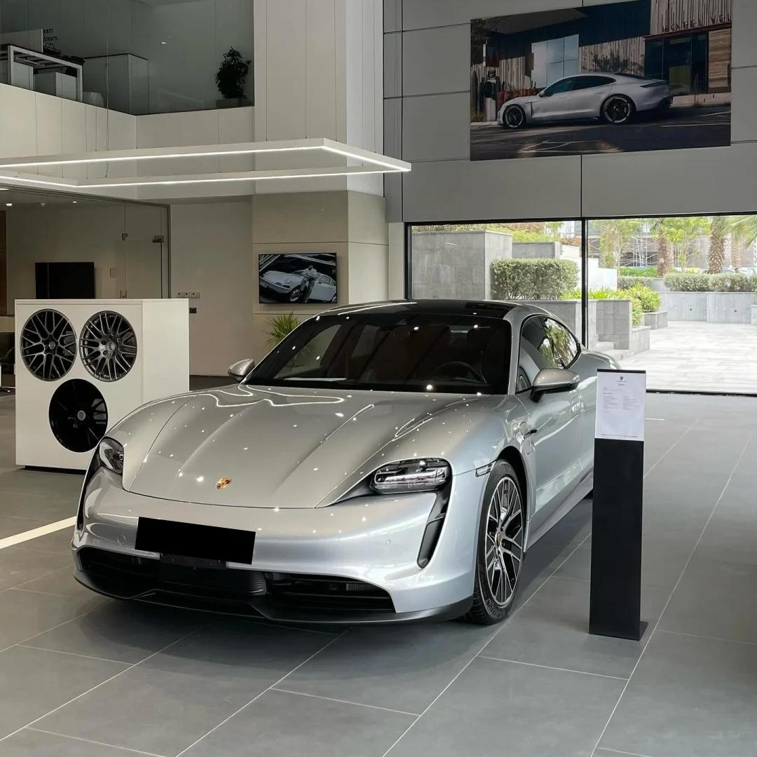 Gloss Dolomite Grey Car Vinyl Wrap Porsche product image 2 - Veloro gloss vinyl wrap