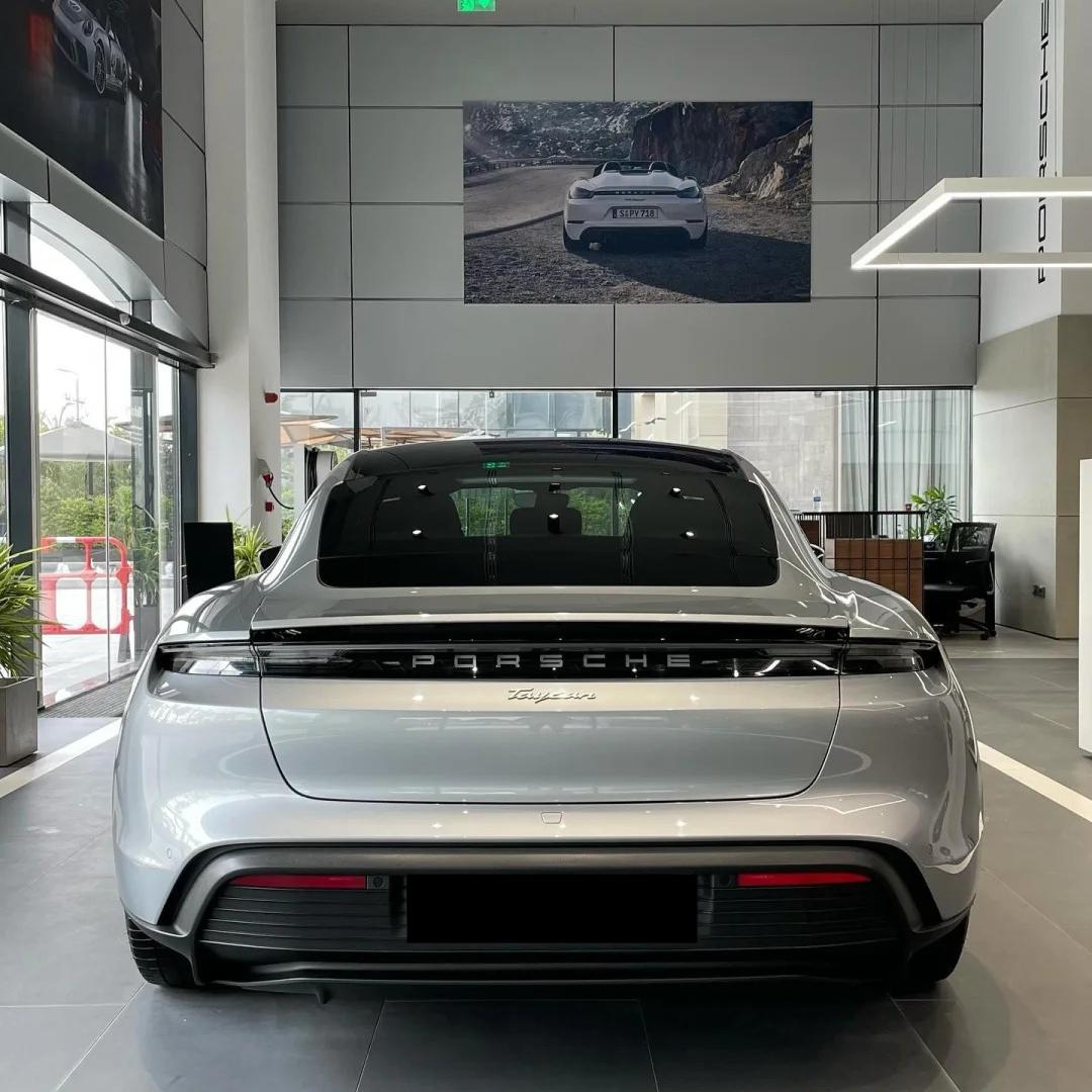 Gloss Dolomite Grey Car Vinyl Wrap Porsche product image 4 - Veloro gloss vinyl wrap