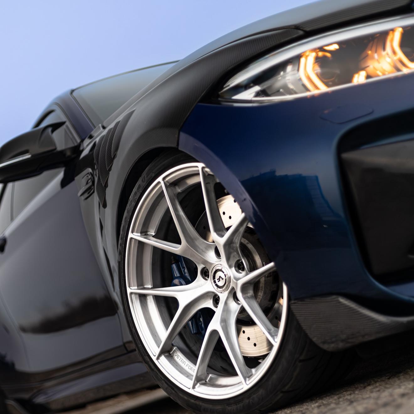 Gloss Emulational 9D Carbon Fiber Black Car Vinyl Wrap PET product image 4 - Veloro carbon fiber vinyl wrap