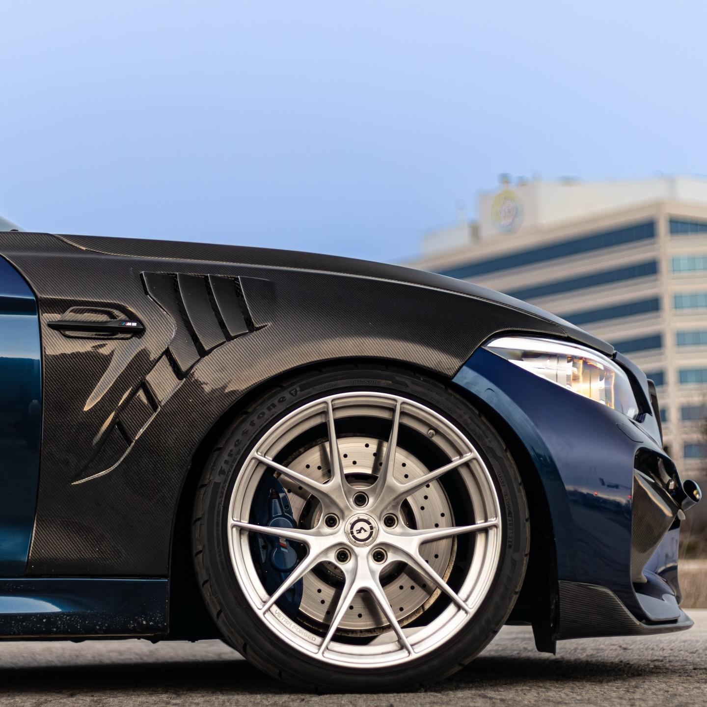 Gloss Emulational 9D Carbon Fiber Black Car Vinyl Wrap PET product image 2 - Veloro carbon fiber vinyl wrap