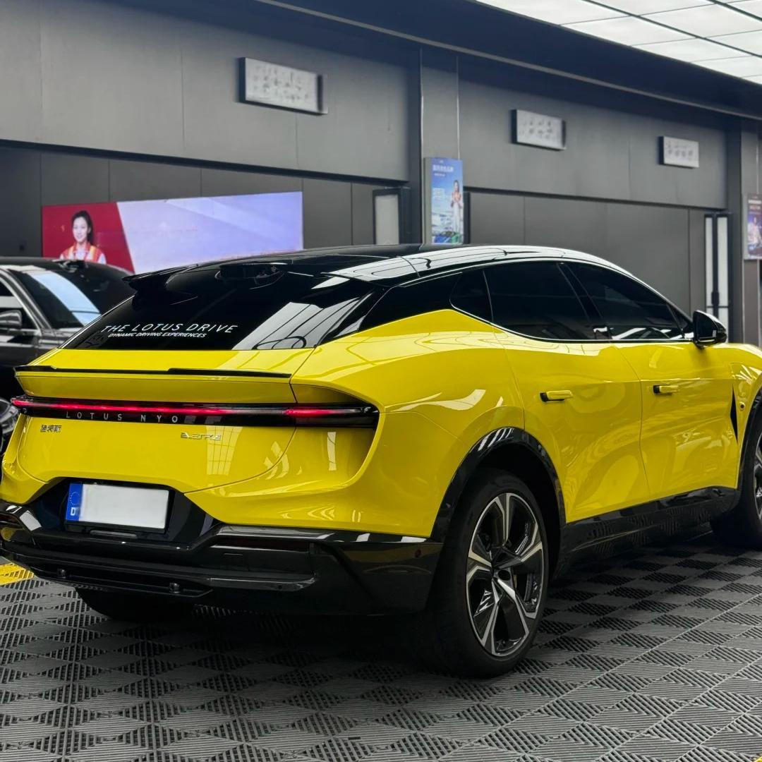 Gloss Maize Yellow Car Vinyl Wrap PET product image 3 - Veloro gloss vinyl wrap