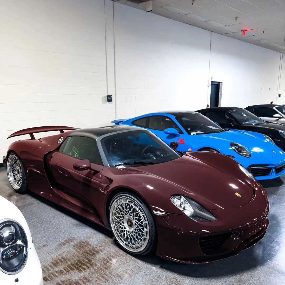 Gloss Metallic Ancora Red Car Vinyl Wrap PET product image 4 - Veloro metallic vinyl wrap
