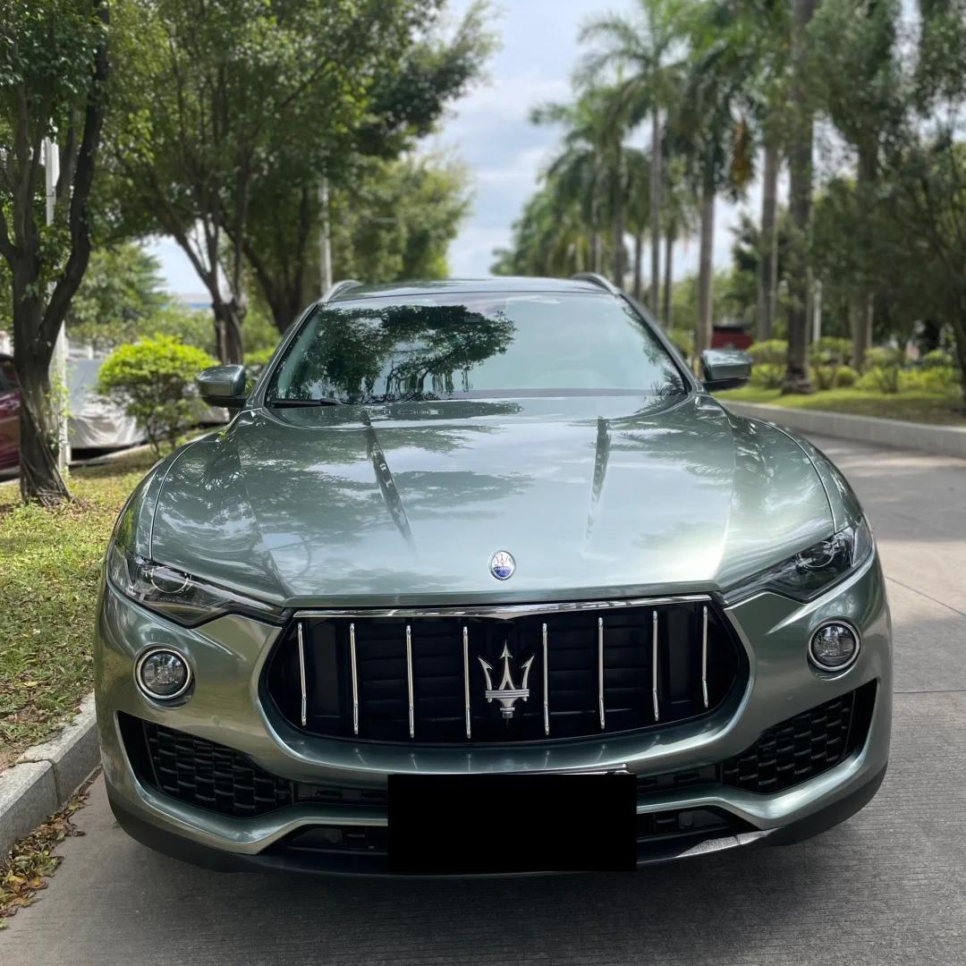 Gloss Metallic Arctic Green Car Vinyl Wrap product image 2 - Veloro metallic vinyl wrap
