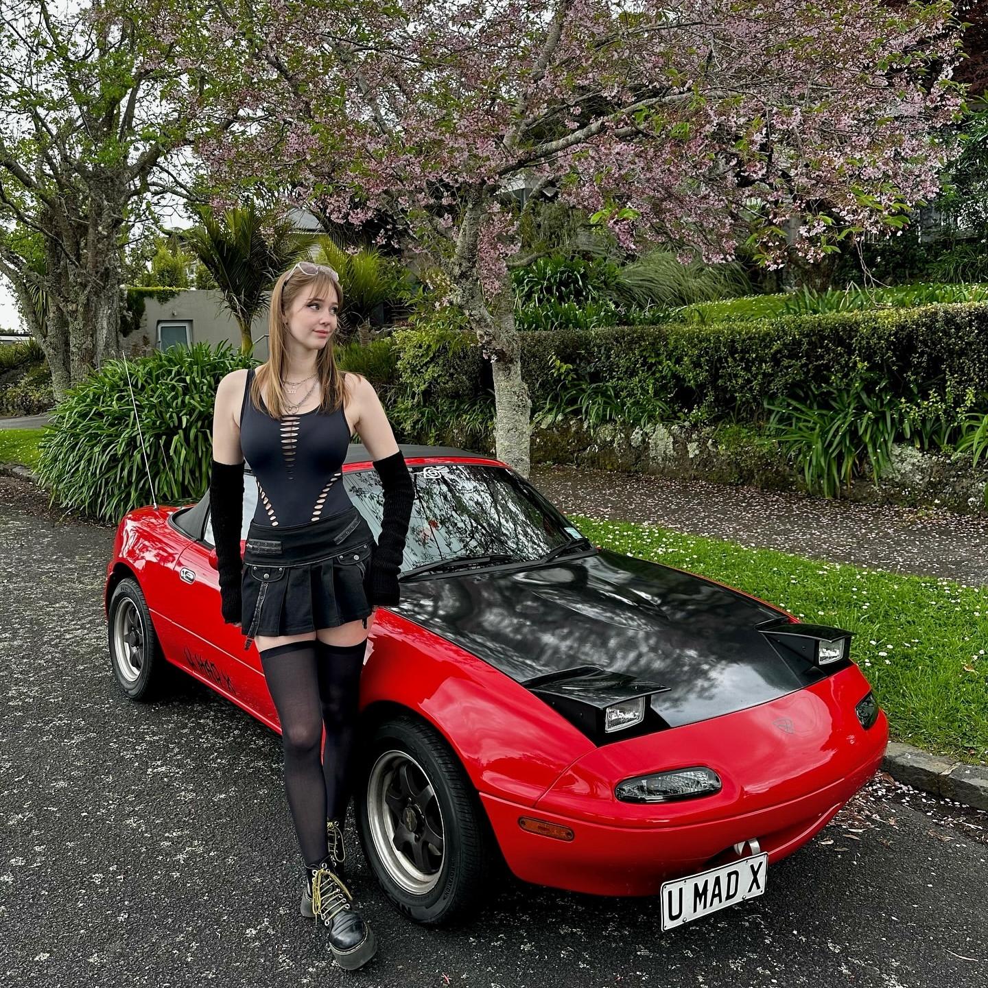 Gloss Metallic Black Diamond Car Vinyl Wrap Sale product image 4 - Veloro metallic vinyl wrap