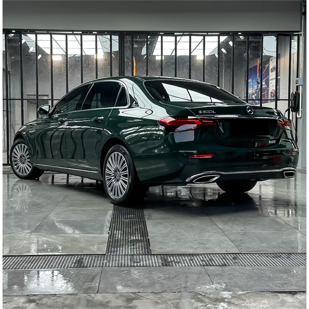 Gloss Metallic Blackish Green Car Vinyl Wrap product image 3 - Veloro metallic vinyl wrap