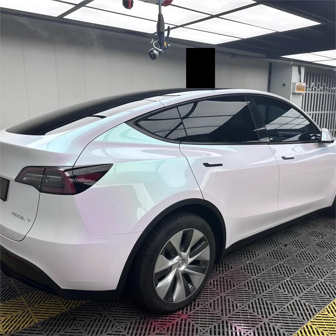 Gloss Metallic Chameleon Aurora White Car Vinyl Wrap Sale product image 4 - Veloro color shift vinyl wrap
