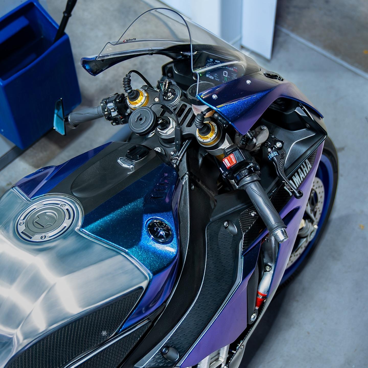 Gloss Metallic Chameleon Diamond Purple Blue Car Vinyl Wrap product image 9 - Veloro color shift vinyl wrap