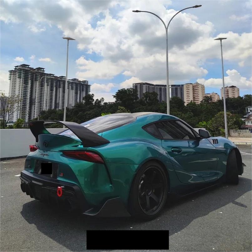 Gloss Metallic Chameleon Green Black Car Vinyl Wrap product image 3 - Veloro color shift vinyl wrap