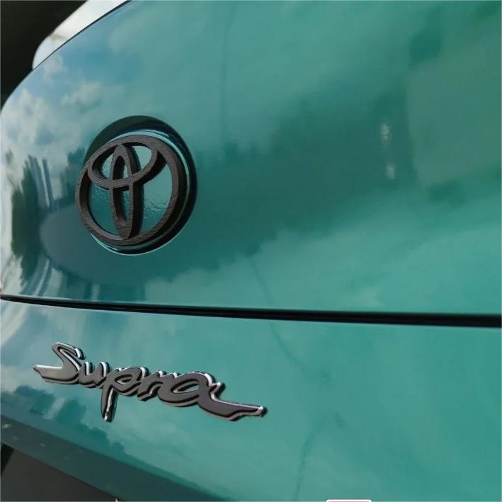 Gloss Metallic Chameleon Green Black Car Vinyl Wrap product image 7 - Veloro color shift vinyl wrap