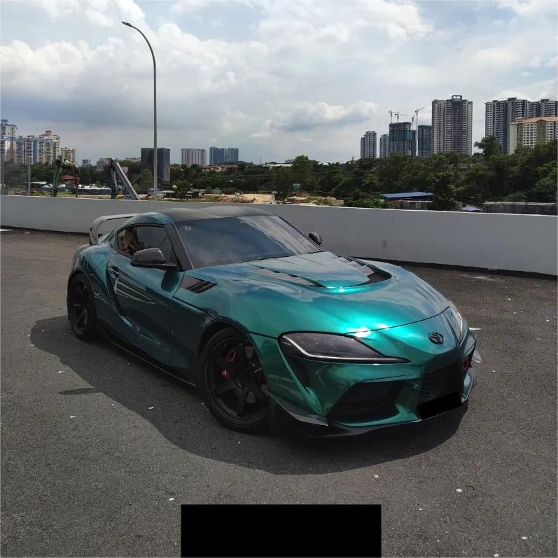 Gloss Metallic Chameleon Green Black Car Vinyl Wrap product image 2 - Veloro color shift vinyl wrap