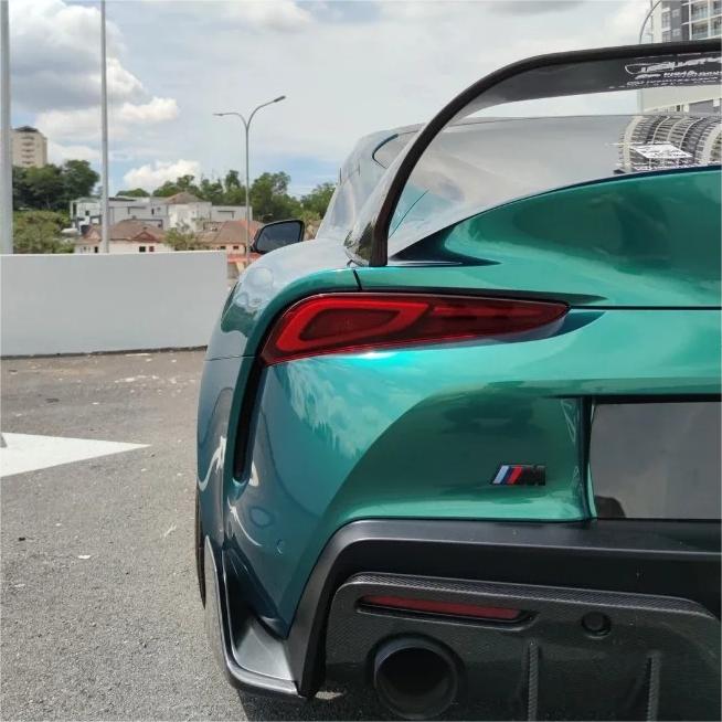 Gloss Metallic Chameleon Green Black Car Vinyl Wrap product image 6 - Veloro color shift vinyl wrap