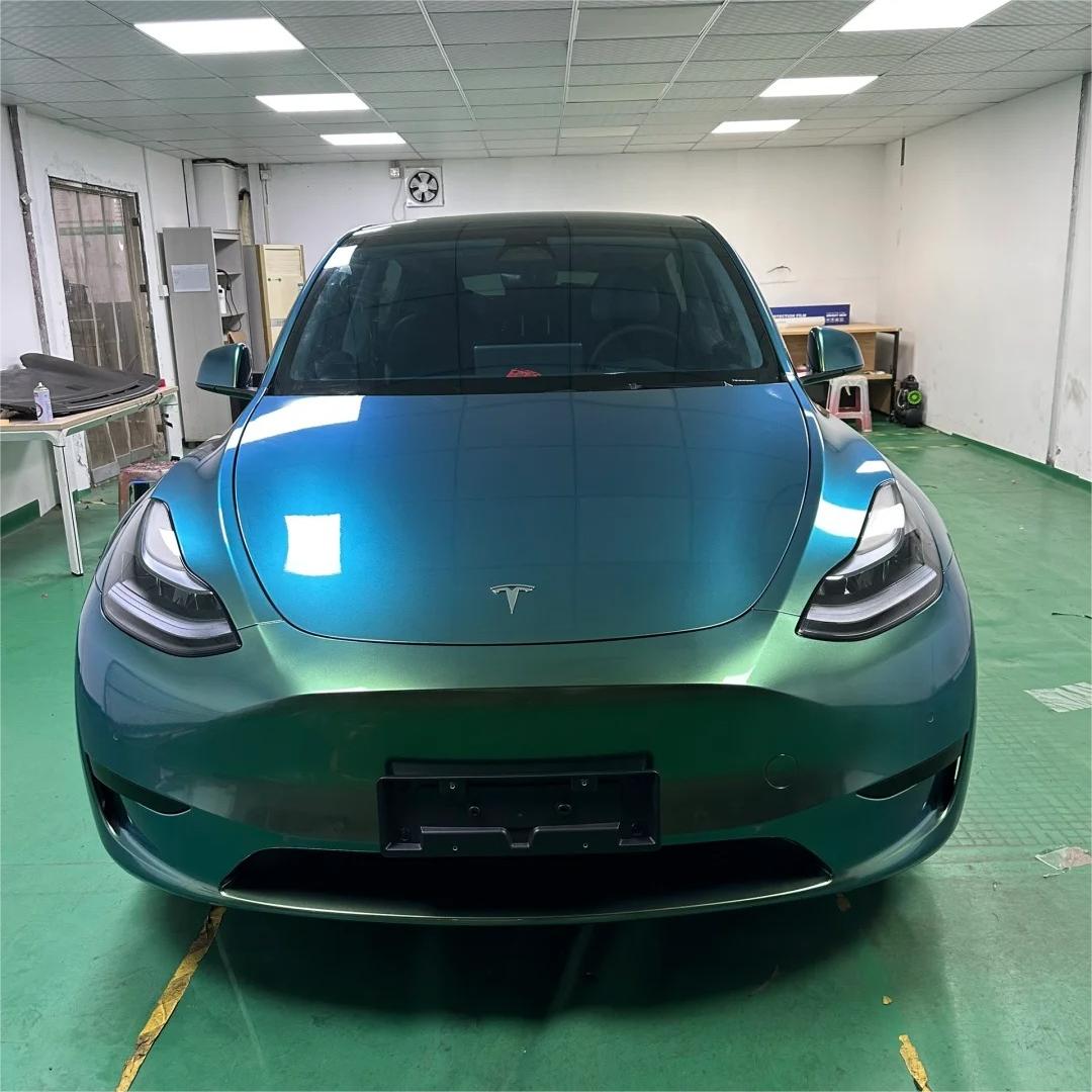 Gloss Metallic Chameleon Green Car Vinyl Wrap product image 4 - Veloro color shift vinyl wrap