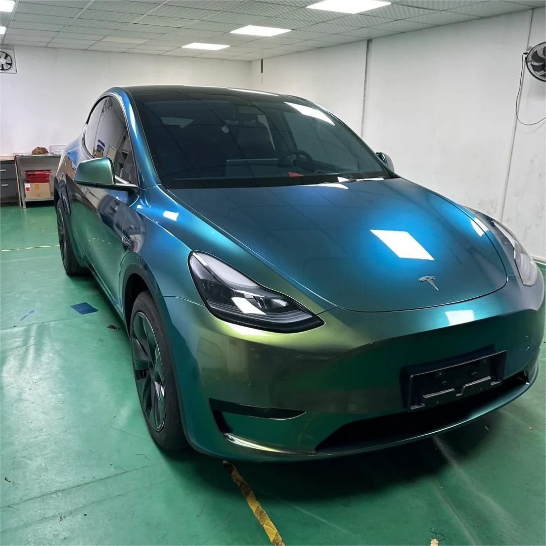 Gloss Metallic Chameleon Green Car Vinyl Wrap product image 2 - Veloro color shift vinyl wrap