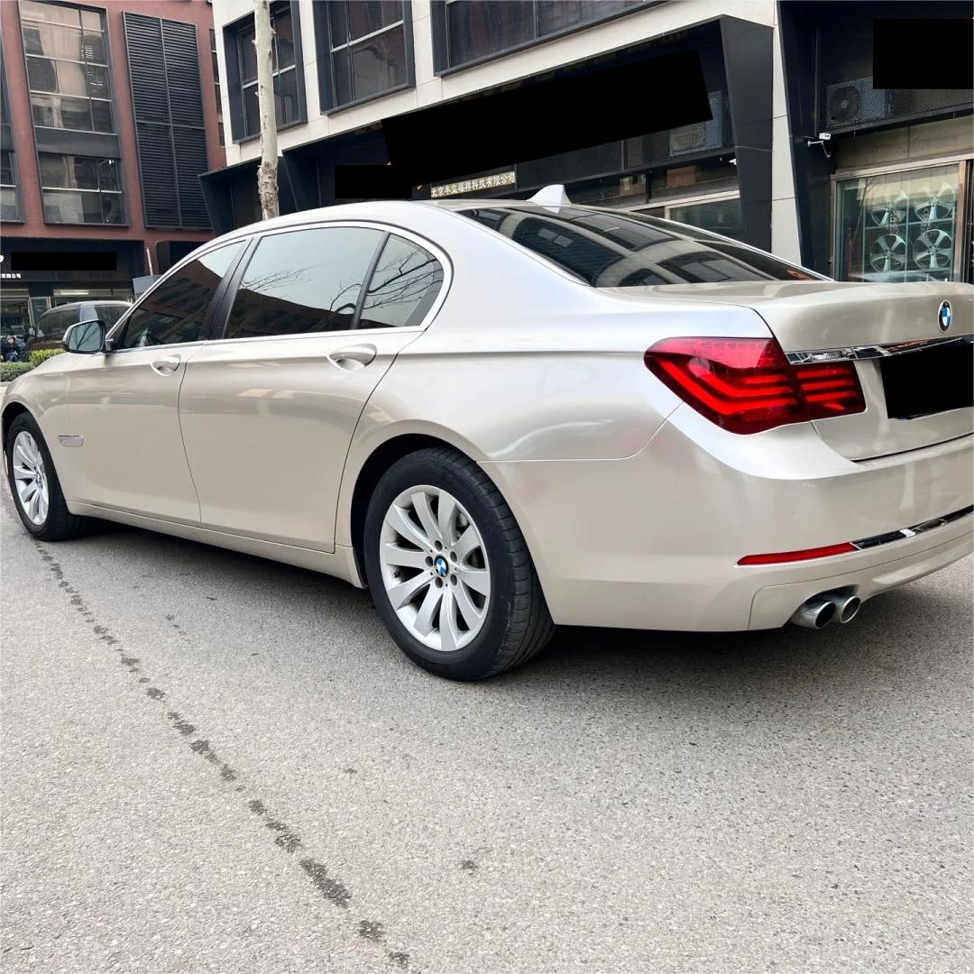 Gloss Metallic Champagne Light Gold Car Vinyl Wrap PET product image 7 - Veloro metallic vinyl wrap