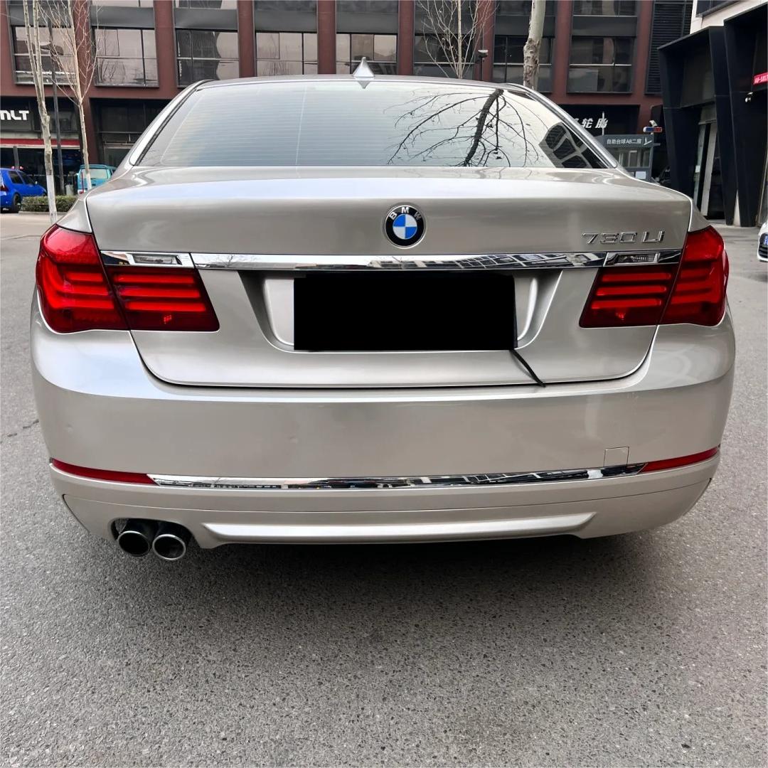 Gloss Metallic Champagne Light Gold Car Vinyl Wrap PET product image 8 - Veloro metallic vinyl wrap