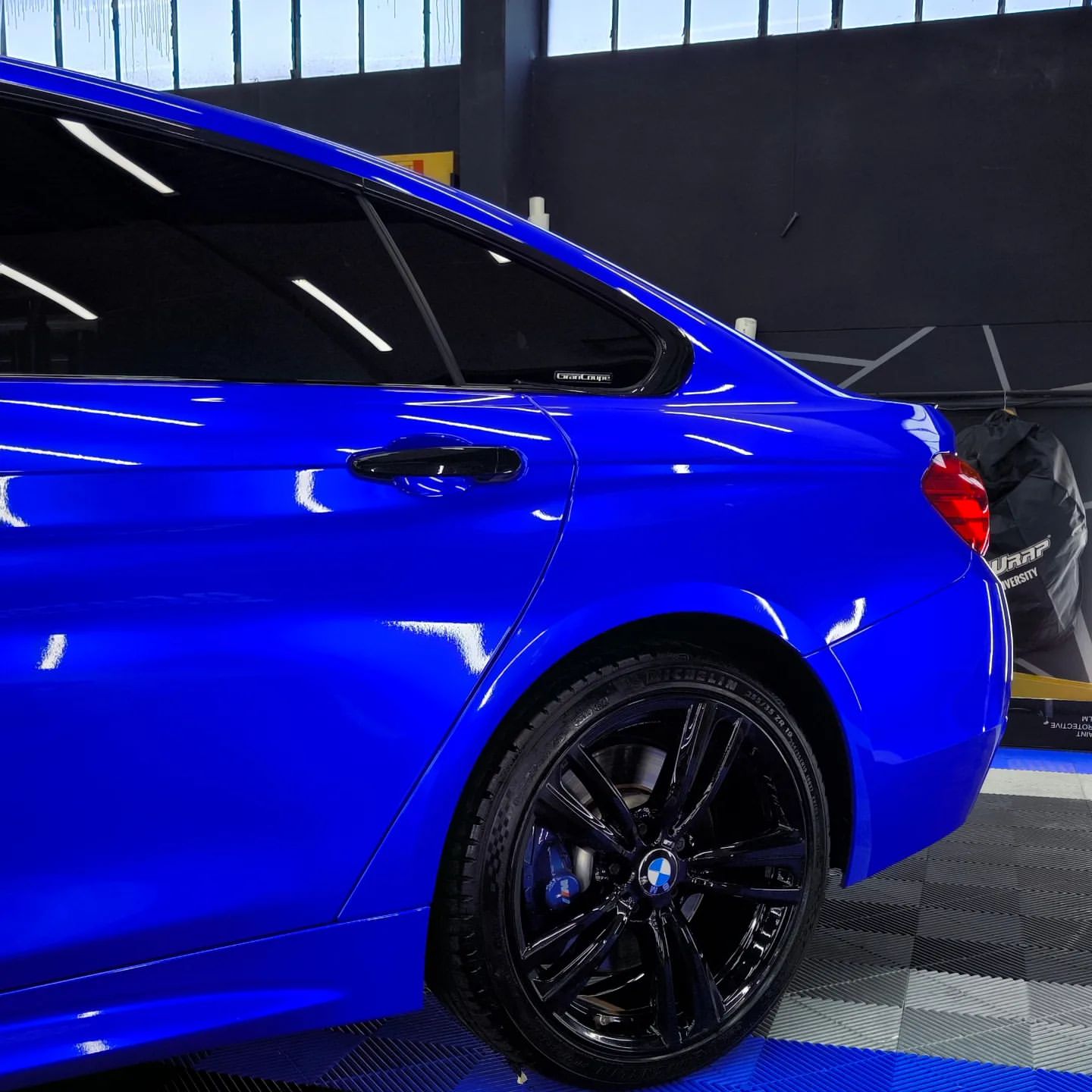 Gloss Metallic Deep Blue Car Vinyl Wrap PET product image 12 - Veloro metallic vinyl wrap