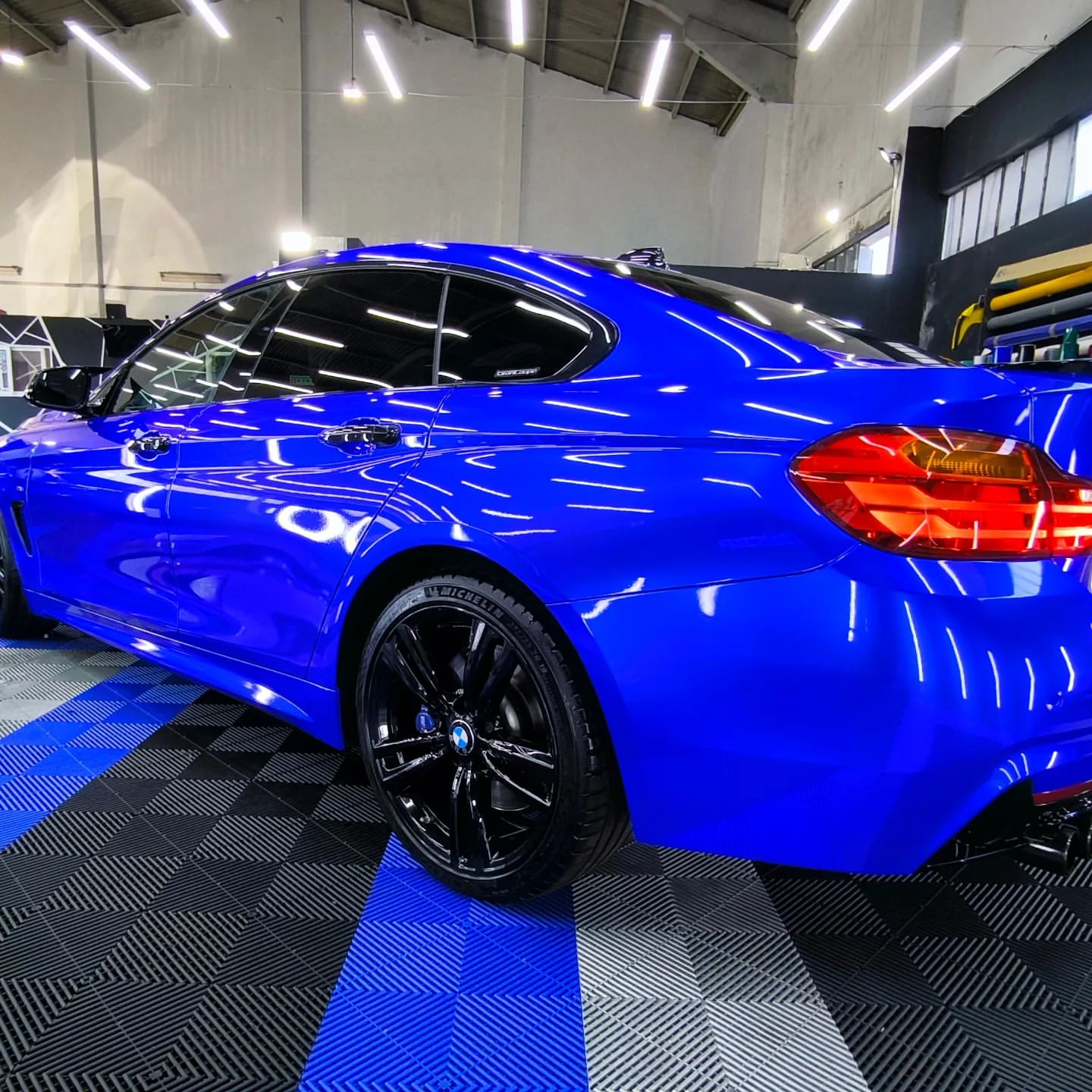 Gloss Metallic Deep Blue Car Vinyl Wrap PET product image 13 - Veloro metallic vinyl wrap