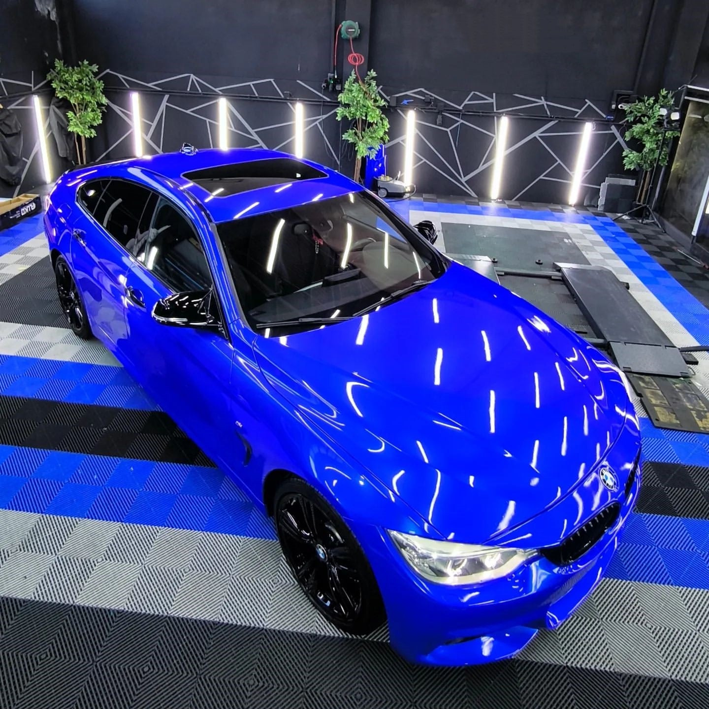 Gloss Metallic Deep Blue Car Vinyl Wrap PET product image 6 - Veloro metallic vinyl wrap
