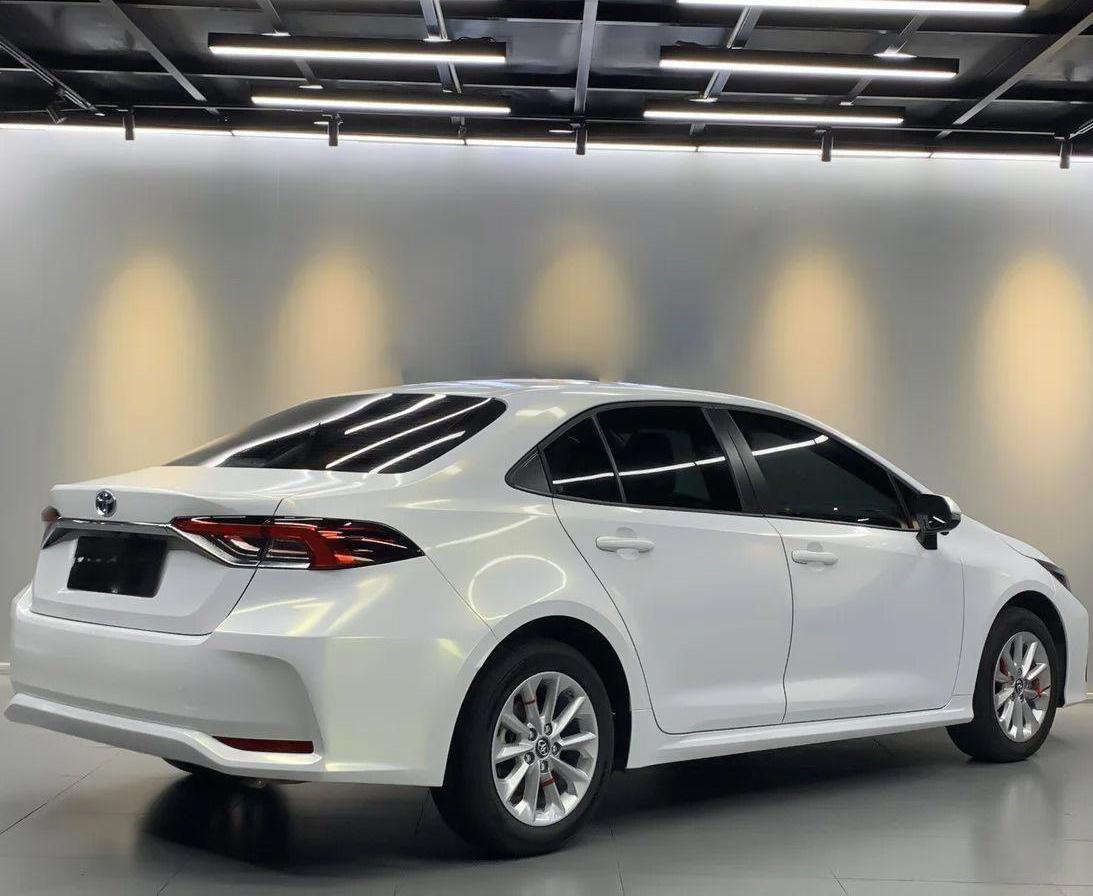 Gloss Metallic Diamond Chameleon Gold White Car Vinyl Wrap product image 3 - Veloro color shift vinyl wrap