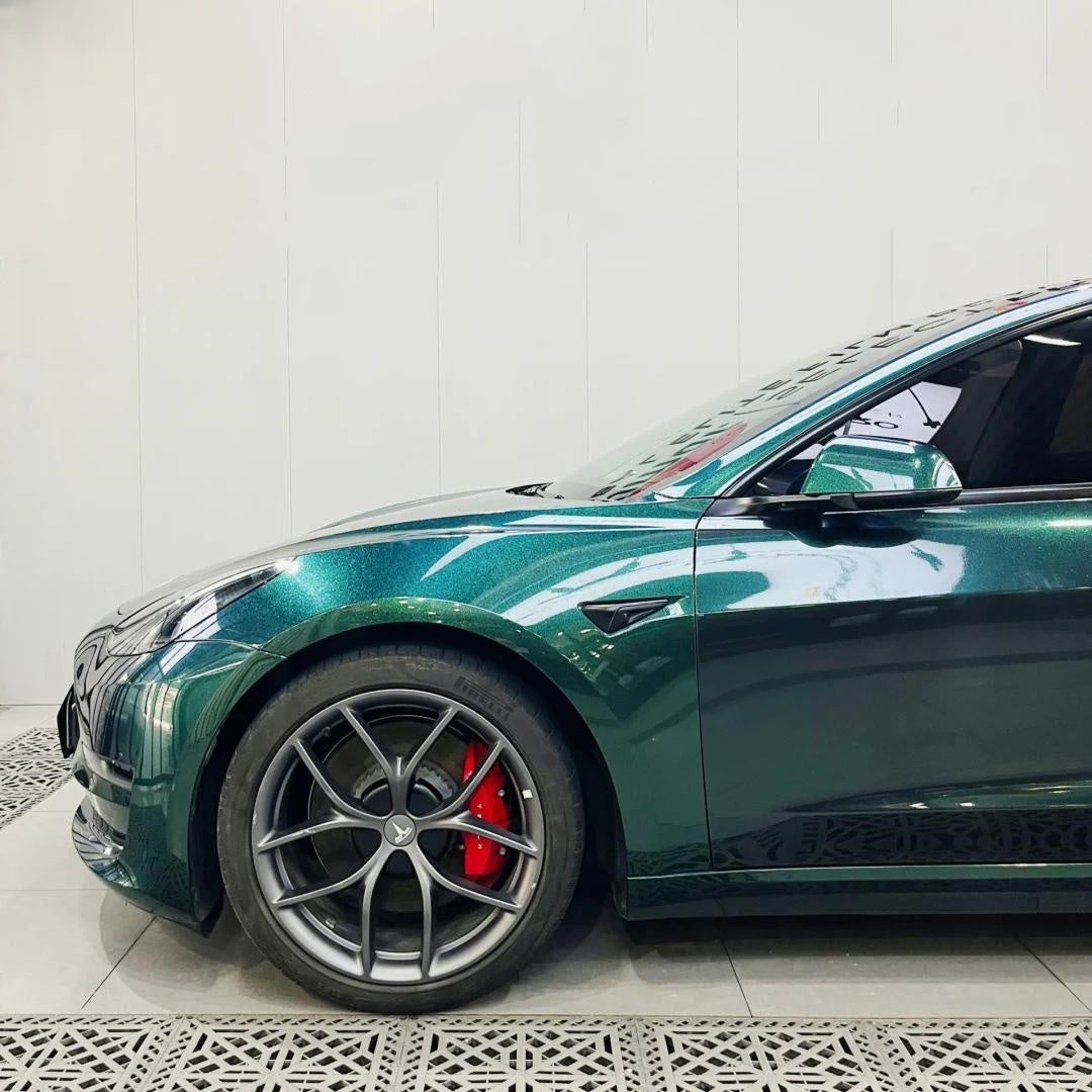 Gloss Metallic Diamond Emerald Green Car Vinyl Wrap product image 4 - Veloro metallic vinyl wrap
