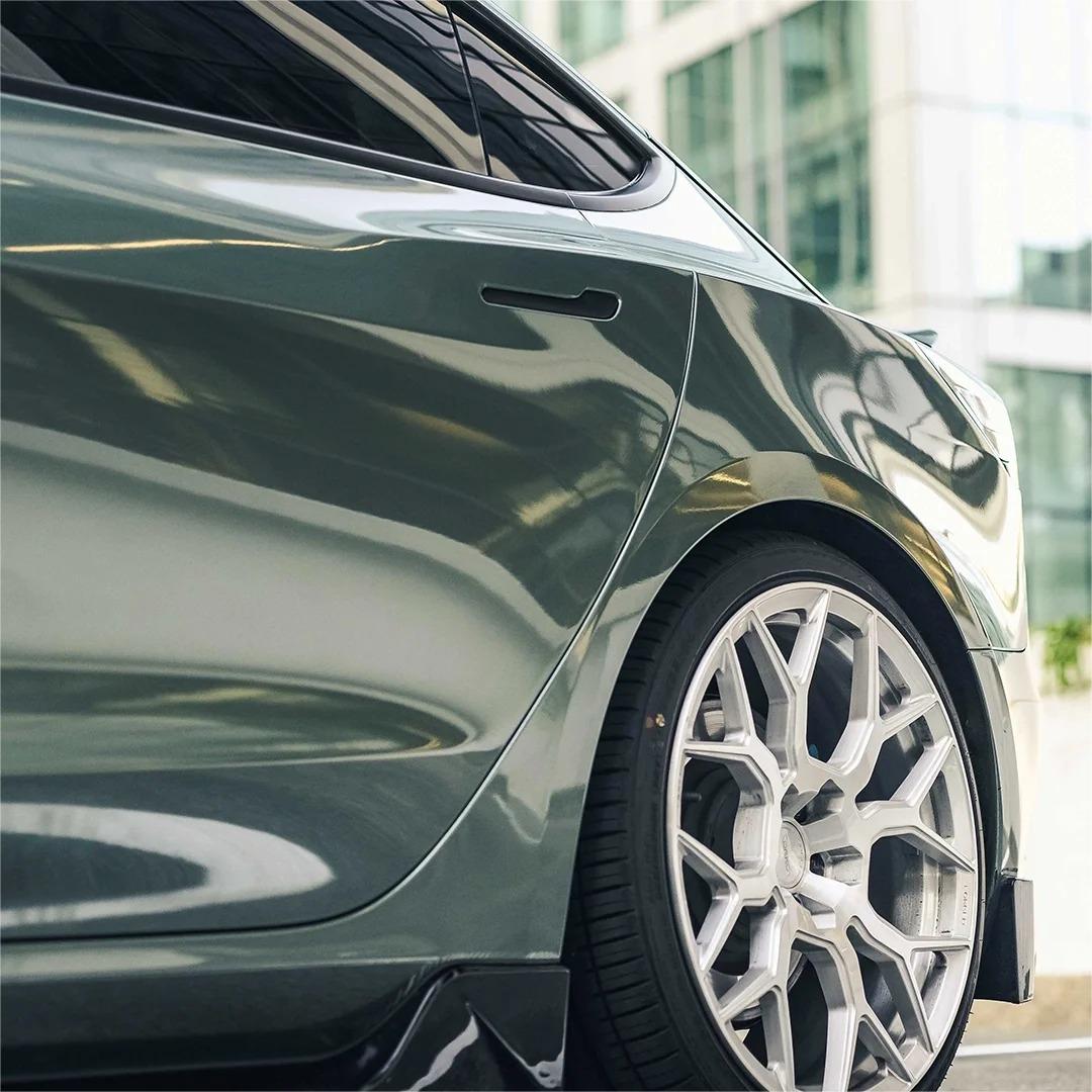 Gloss Metallic Diamond Fir Green Car Vinyl Wrap product image 5 - Veloro metallic vinyl wrap