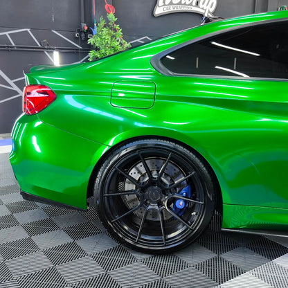 Gloss Metallic Diamond Lizard Green Car Vinyl Wrap product image 4 - Veloro metallic vinyl wrap