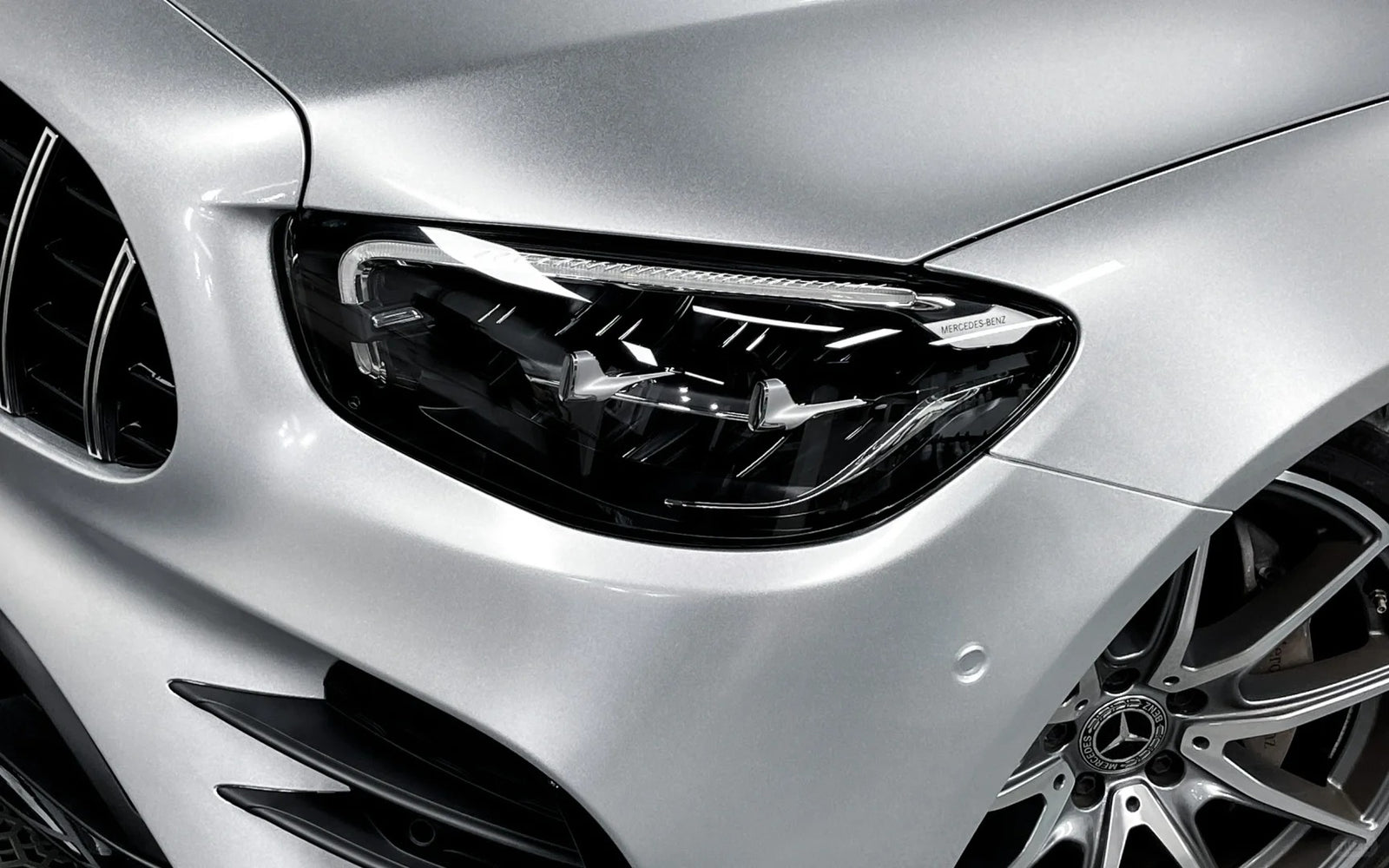 Gloss Metallic Diamond Silver Car Vinyl Wrap product image 15 - Veloro metallic vinyl wrap