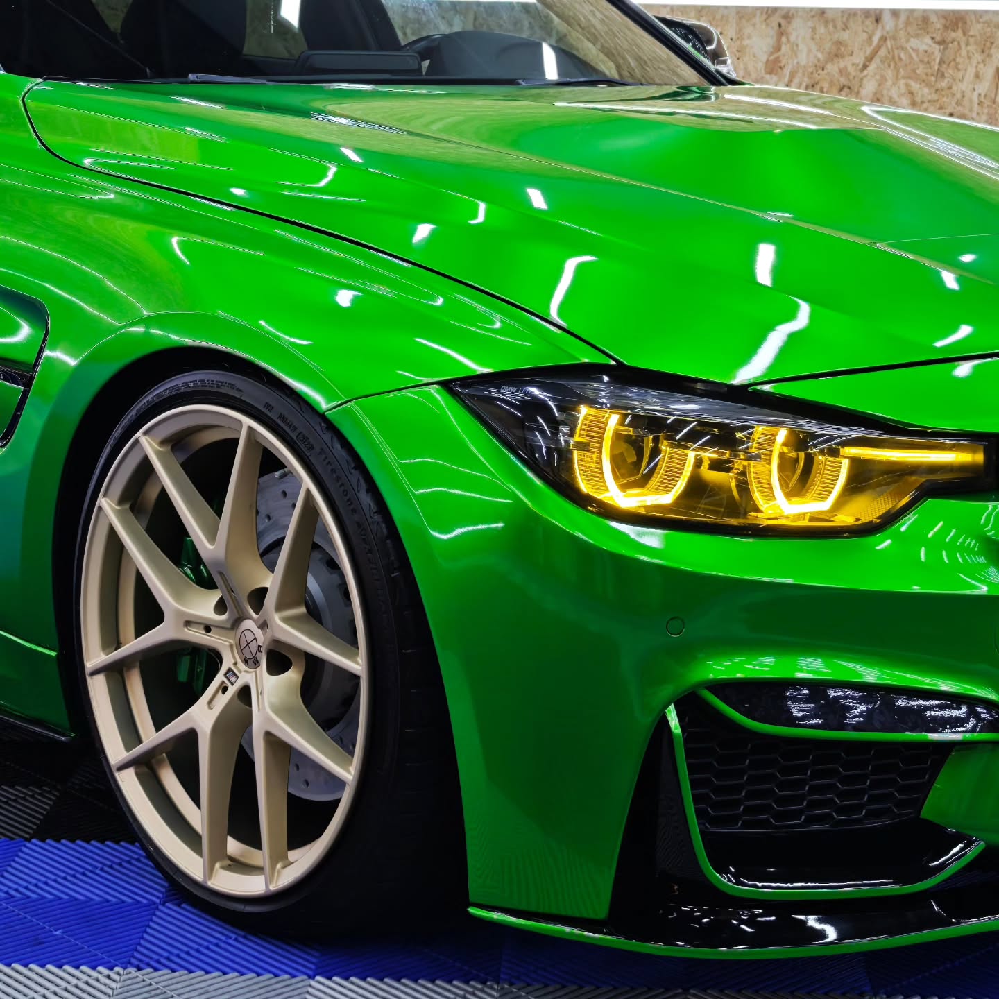 Gloss Metallic Flame Green Car Vinyl Wrap PET product image 4 - Veloro metallic vinyl wrap