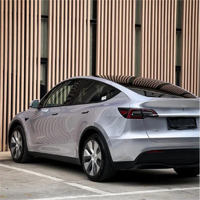 Gloss Metallic Fleuret Silver Car Vinyl Wrap product image 5 - Veloro metallic vinyl wrap