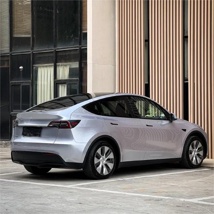 Gloss Metallic Fleuret Silver Car Vinyl Wrap product image 6 - Veloro metallic vinyl wrap
