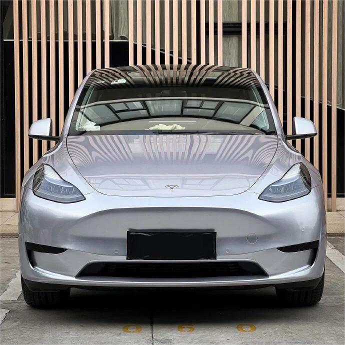 Gloss Metallic Fleuret Silver Car Vinyl Wrap product image 2 - Veloro metallic vinyl wrap