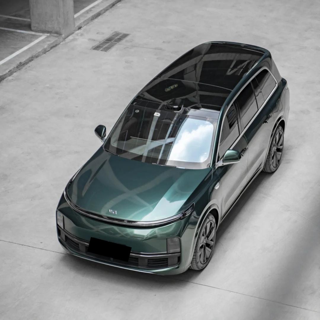 Gloss Metallic Ideal Dark Green Car Vinyl Wrap product image 3 - Veloro metallic vinyl wrap