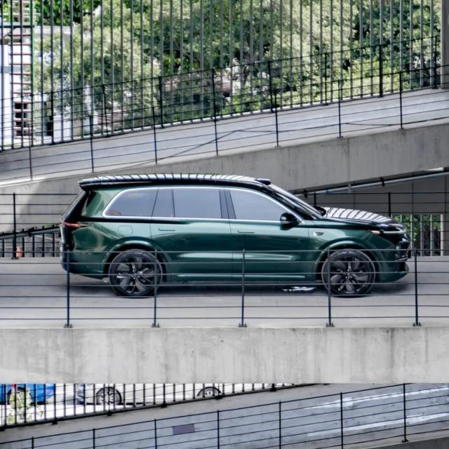 Gloss Metallic Ideal Dark Green Car Vinyl Wrap product image 7 - Veloro metallic vinyl wrap