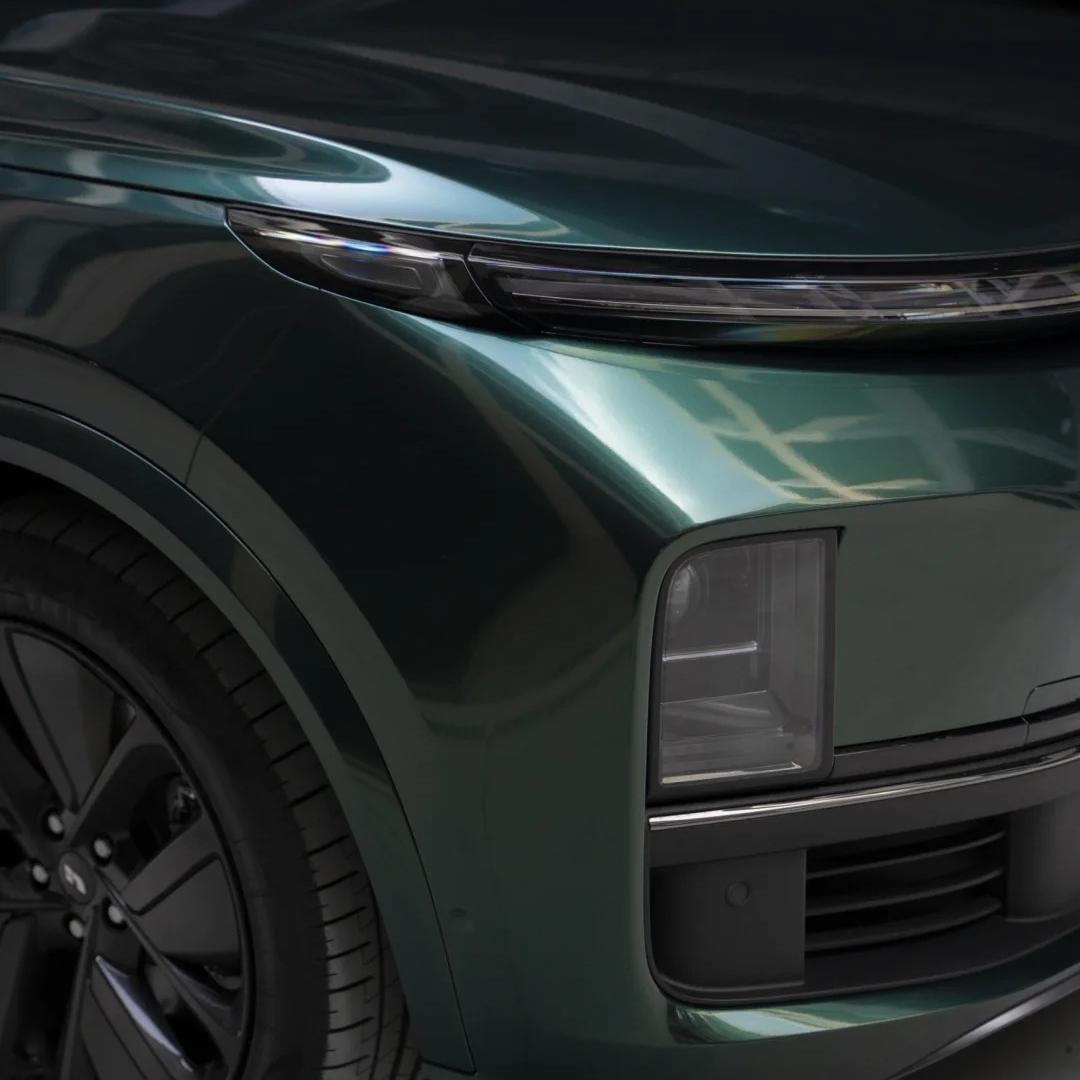 Gloss Metallic Ideal Dark Green Car Vinyl Wrap product image 8 - Veloro metallic vinyl wrap