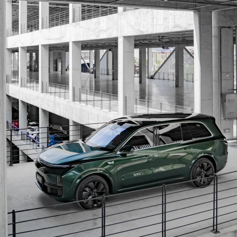 Gloss Metallic Ideal Dark Green Car Vinyl Wrap product image 6 - Veloro metallic vinyl wrap