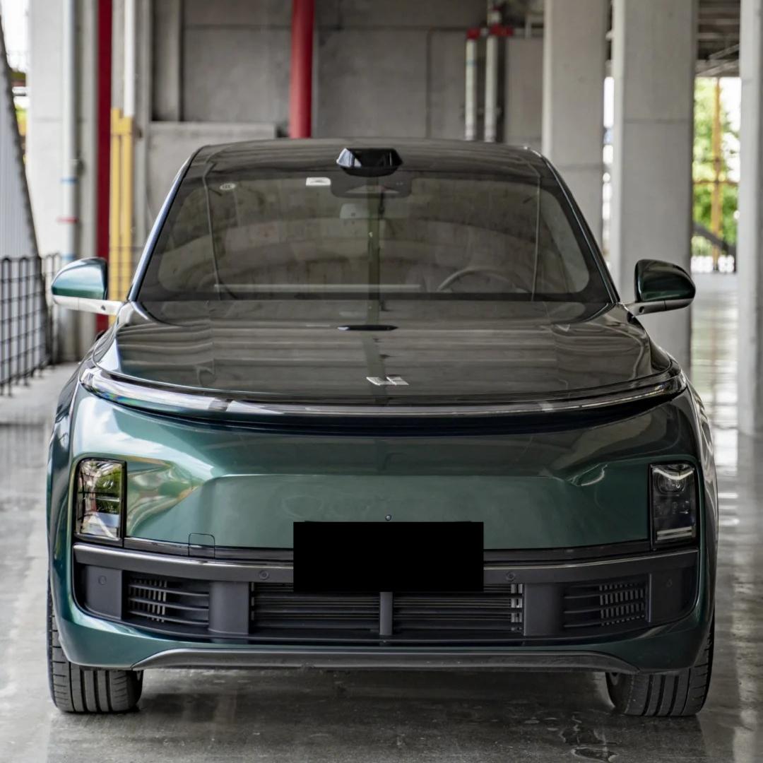Gloss Metallic Ideal Dark Green Car Vinyl Wrap product image 10 - Veloro metallic vinyl wrap