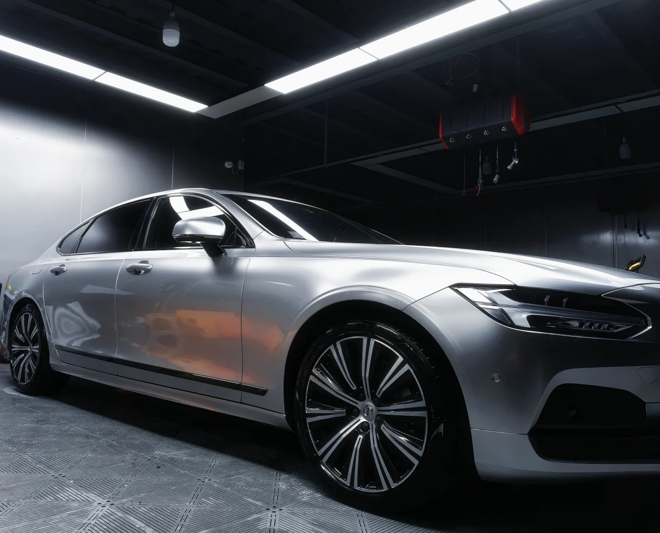 Gloss Metallic Liquid Silver Car Vinyl Wrap PET product image 5 - Veloro metallic vinyl wrap