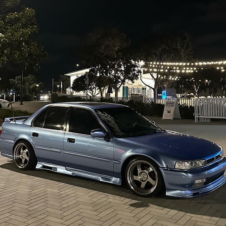 Gloss Metallic Mist Blue Car Vinyl Wrap product image 4 - Veloro metallic vinyl wrap