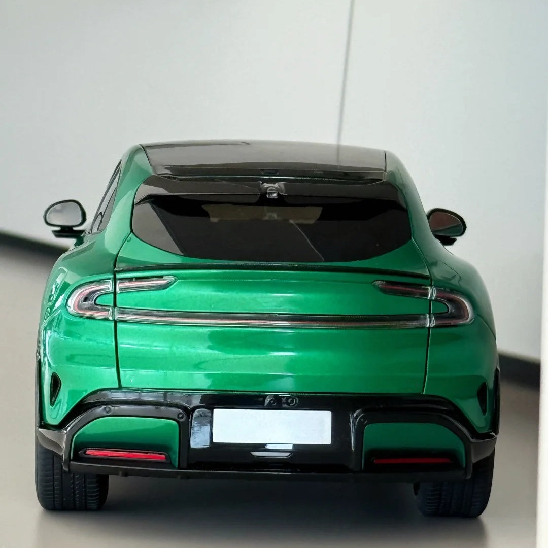 Gloss Metallic MIUI Emerald Green Car Vinyl Wrap PET product image 8 - Veloro metallic vinyl wrap