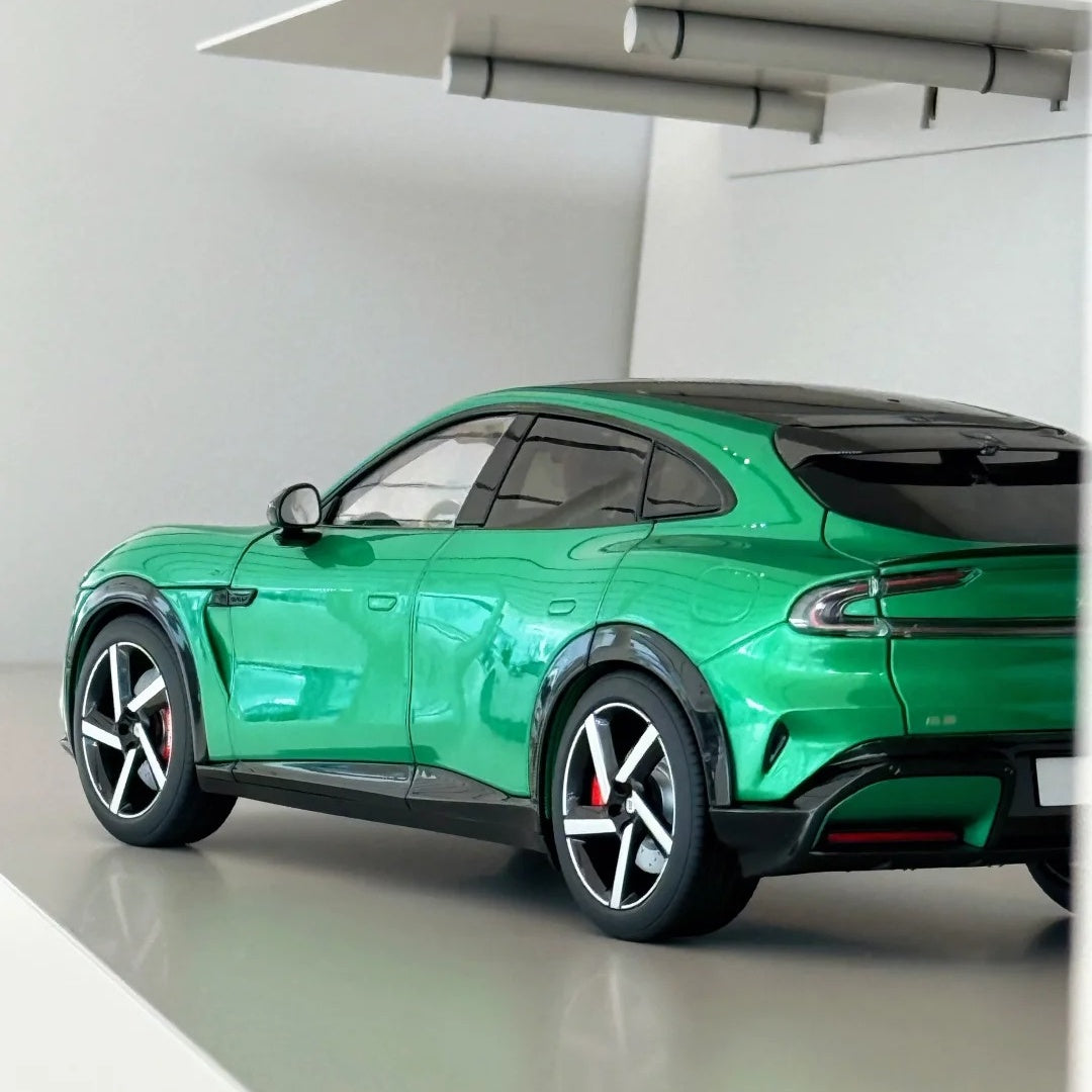 Gloss Metallic MIUI Emerald Green Car Vinyl Wrap PET product image 4 - Veloro metallic vinyl wrap