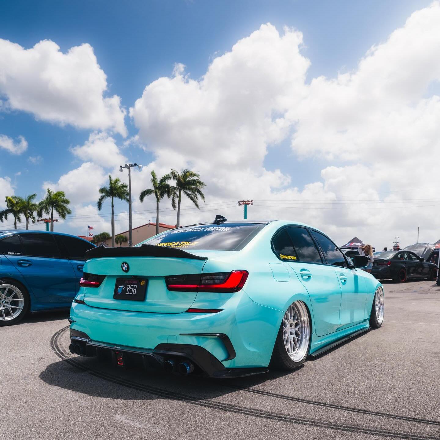 Gloss Metallic Neon Ice Blue Car Vinyl Wrap product image 4 - Veloro metallic vinyl wrap