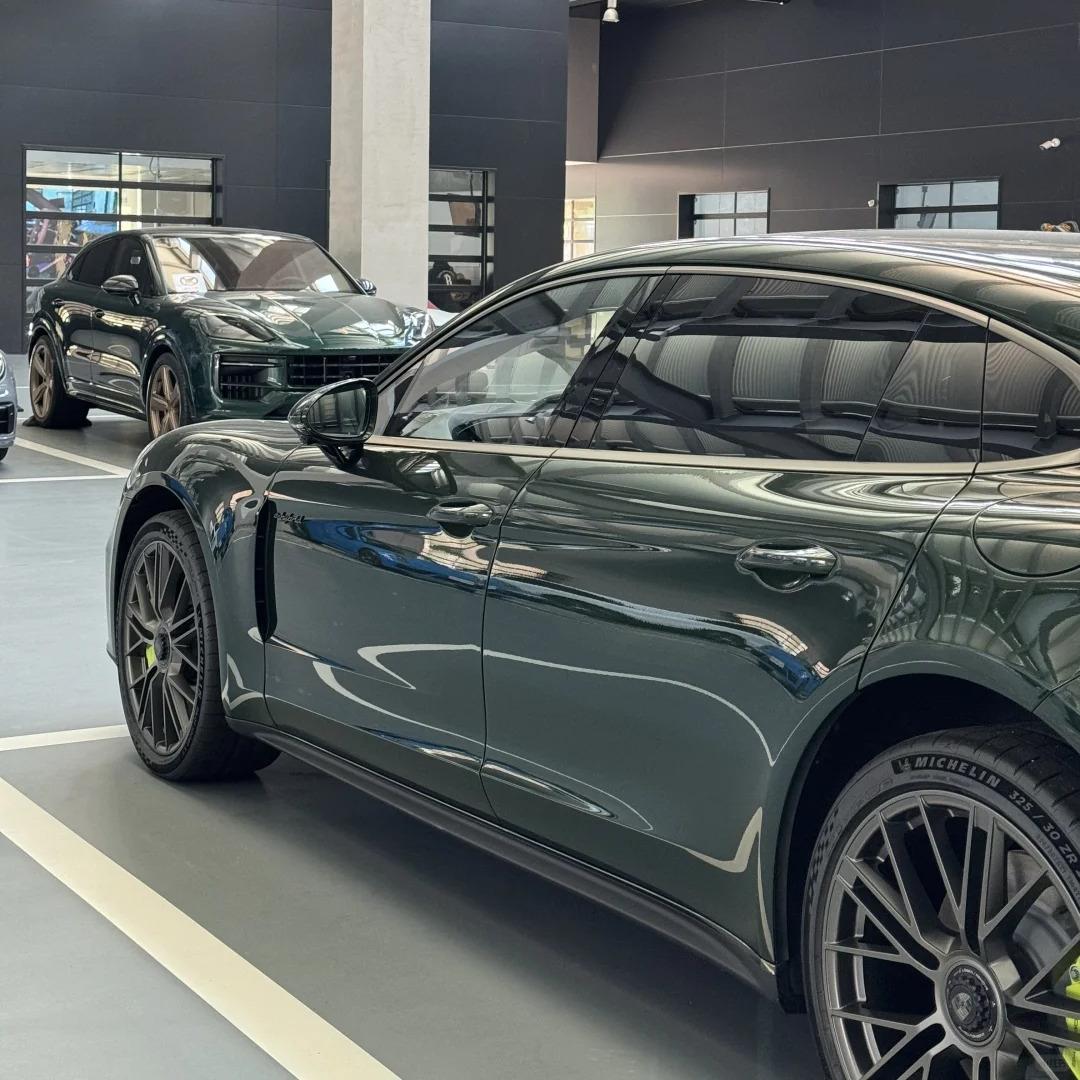 Gloss Metallic Oak Green Car Vinyl Wrap Porsche PET product image 8 - Veloro metallic vinyl wrap