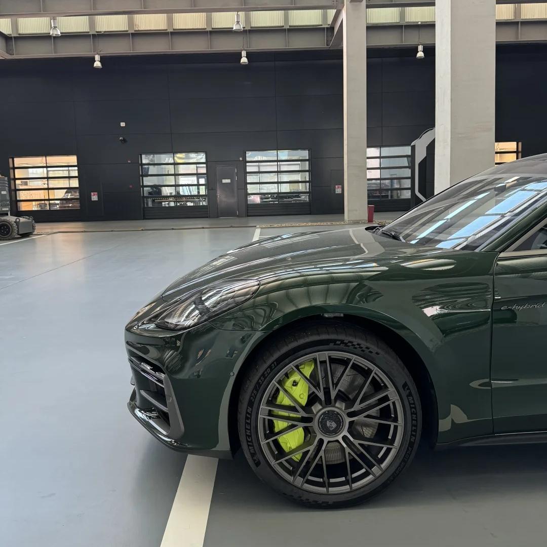 Gloss Metallic Oak Green Car Vinyl Wrap Porsche PET product image 9 - Veloro metallic vinyl wrap
