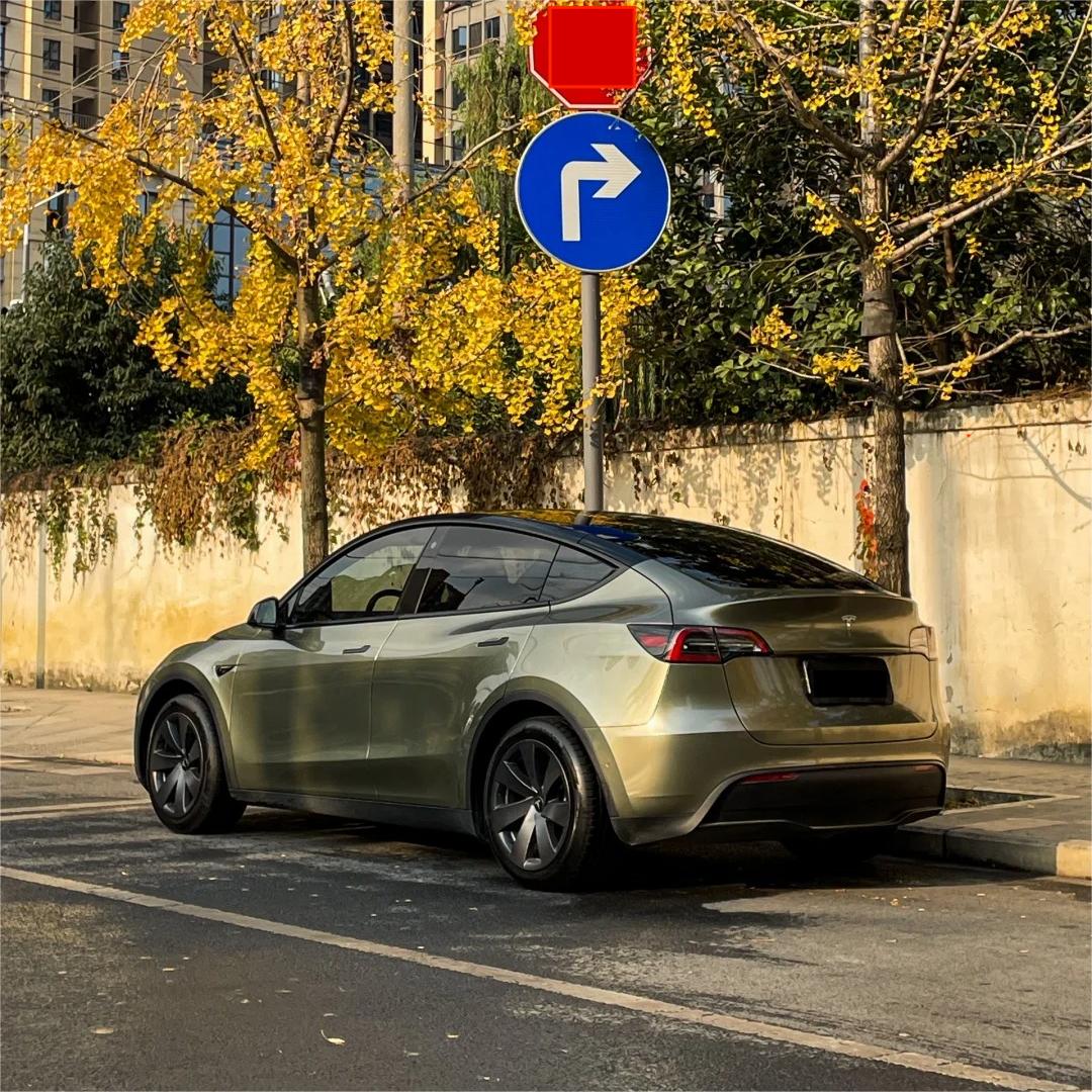 Gloss Metallic Pangu Green Car Vinyl Wrap product image 6 - Veloro metallic vinyl wrap